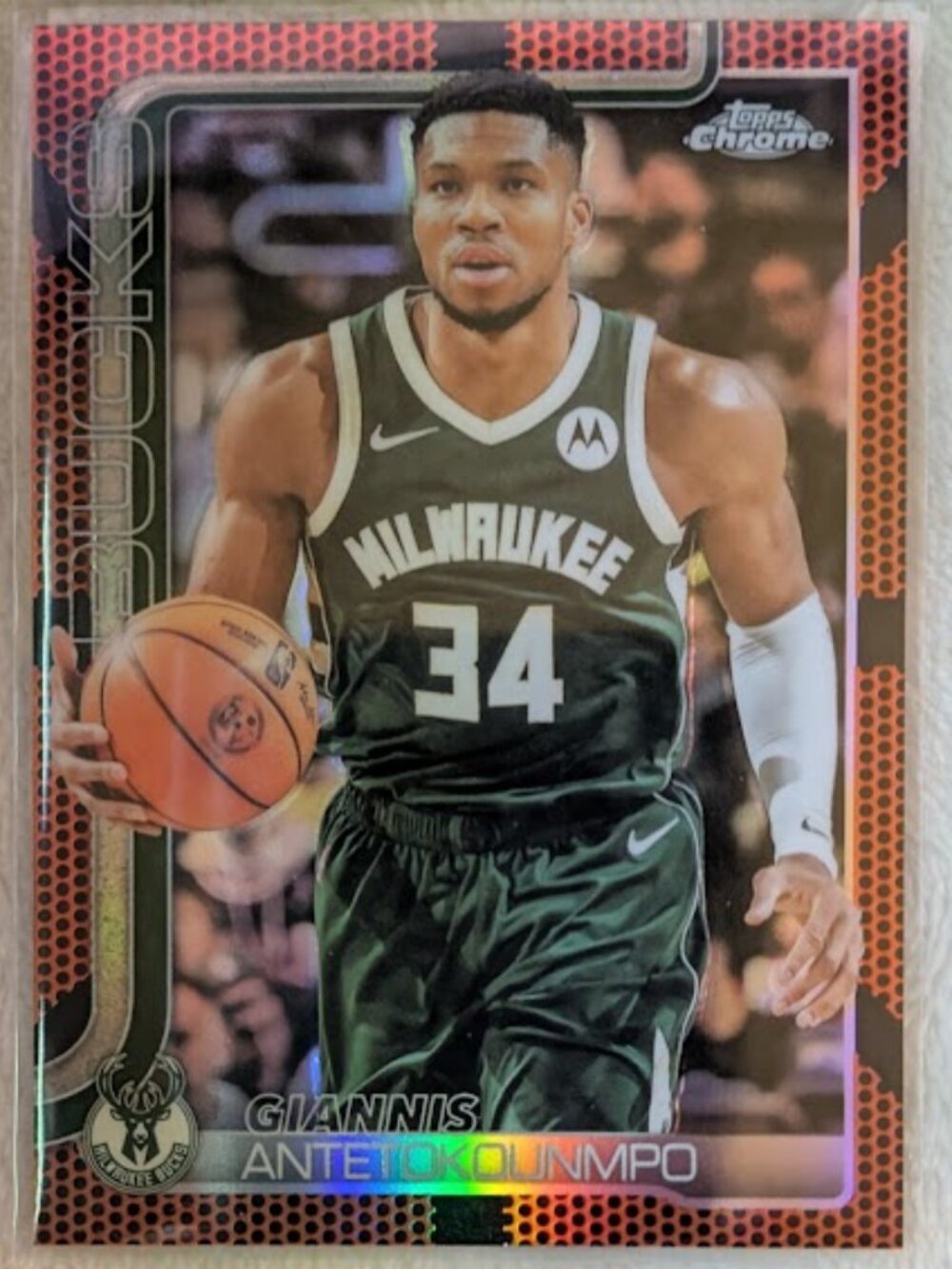 2025 Topps Chrome Refractor GIANNIS ANTETOKOUNMPO #137